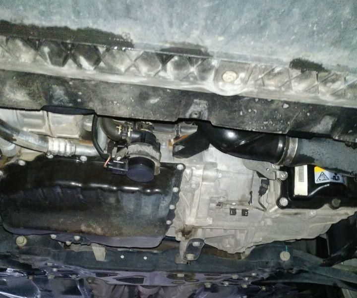  五年|大众帕萨特新车低至13万，花11万买辆开了五年的二手帕萨特图啥