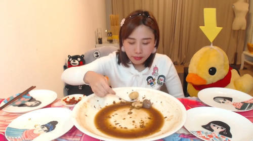 这一|密子君挑战200个汤圆,盘下这一物曝光后,网友:这个真忍不了