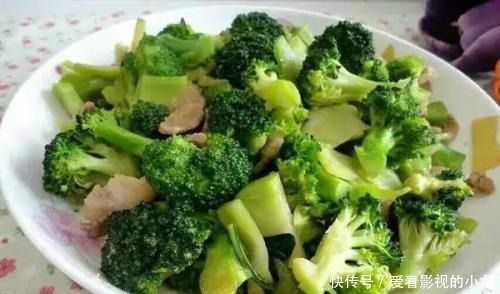 真香|炒西蓝花，有人直接炒，有人先焯水，都不对！这么做才正确，真香