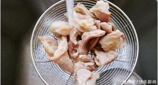 美味|厨师长教地道清炖羊肉汤的做法,简单营养又美味,汤白肉烂没膻味