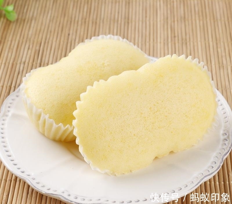 鸡蛋|一盒酸奶,两个鸡蛋,锅里蒸一蒸,做香甜可口的蒸蛋糕,比发糕香