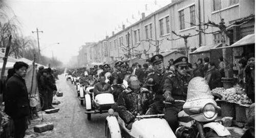  典型|1983年首次严打，唐山菜刀队为何成典型？被枪决的50人到底做了啥