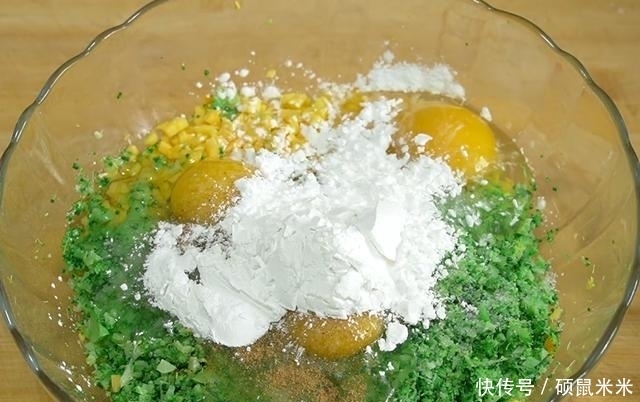 过瘾|秋天要多吃南瓜,加一朵西兰花,不用炒不用炖,一口一块真过瘾