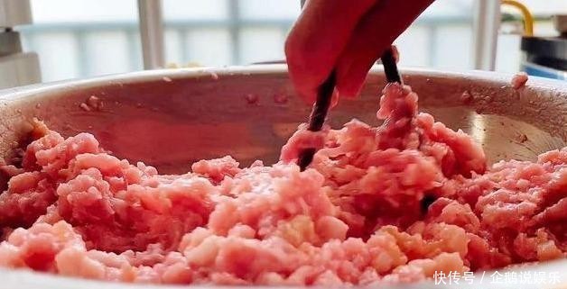 以让饺子|做饺子馅时,只要肉馅里放这“3样”东西,立刻好吃翻倍,太香了