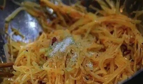  土豆丝|凉拌土豆丝要脆有“秘方”，试试这个做法，酸辣清脆，丝丝入味