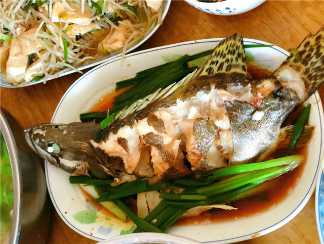 过生日|三代同堂给外婆过生日,老妈特意下厨,有荤有素,大家都吃嗨了!