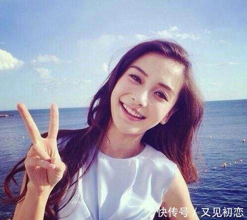 黄晓明|黄晓明怎么想?18岁Baby日本旧照曝光,在大街上豪放吃雪糕