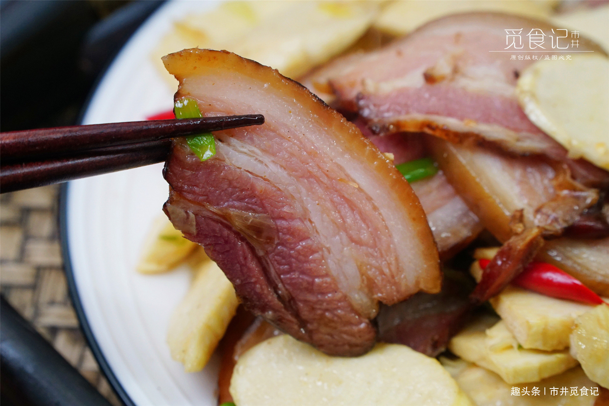  肥腻|炒腊肉时，万不能直接炒，否则又咸又肥腻，教你正确吃法