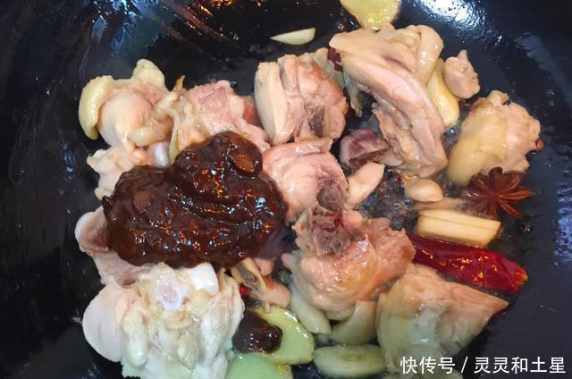 肉类食物|炖鸡时加入它,鸡肉鲜香味美,不仅没有腥味,还有淡淡的麦芽香