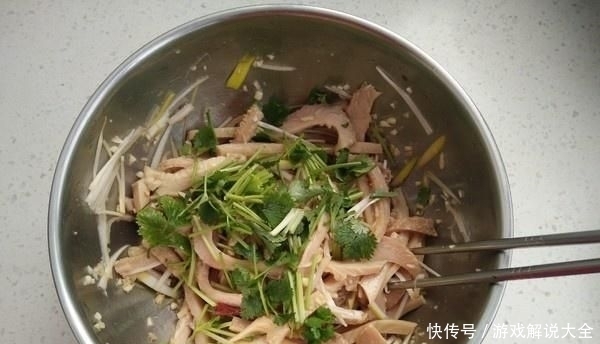  少许|一种肉，天越热越该吃！比羊肉便宜，比鱼肉营养，拌一拌，一个字香