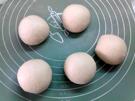  面团|蒸馒头，要学会“三次醒发”，不然出锅后死皮，塌陷口感差