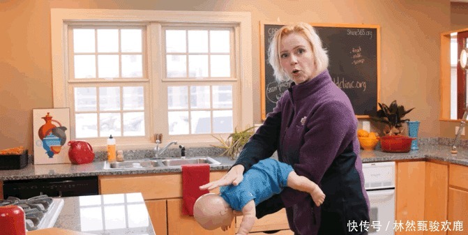  异物|宝宝误吞异物窒息，海姆立克急救法怎么操作？