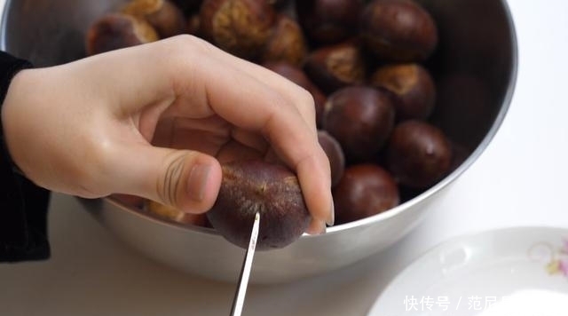 下锅煮|煮板栗时,板栗先下锅就错了!只需多加这1步,板栗又香又好剥