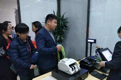 经历|看完小伙4元买彩票中868万的经历，你还会买彩票吗