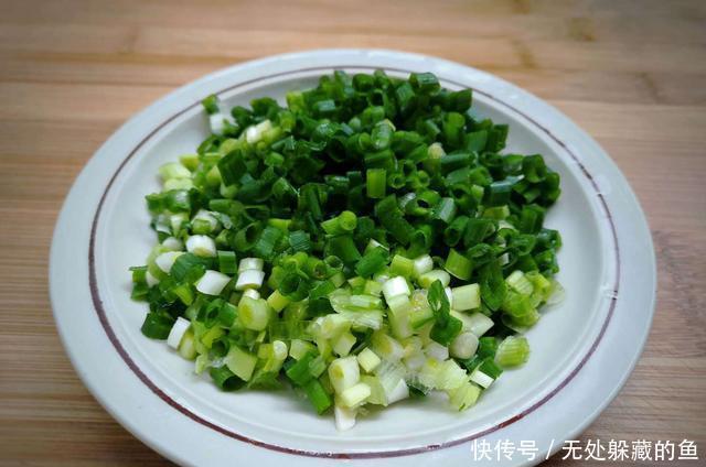 小葱拌豆腐|这是农村最接地气的一道菜,也是父亲一生最爱的下酒菜,如今少见