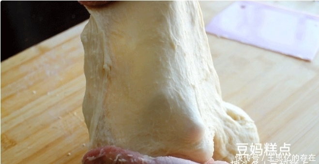 上手|懒人版电饭煲做面包,这方法轻松易上手,不用黄油,又软又香