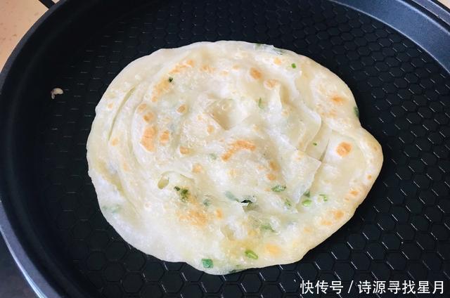  柔软|烙饼这样做才好吃，柔软多层，外酥里嫩，出锅瞬间被抢光，真香