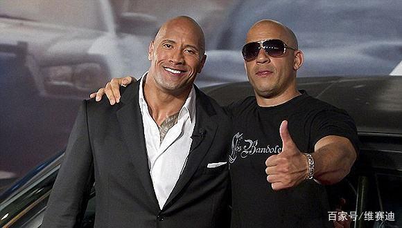 兄弟|为何这两个光头硬汉撕着撕着又变回兄弟了?说白了就是利益而已