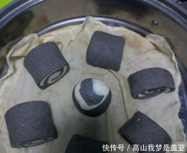 黑芝麻酱|黑芝麻双色馒头,又甜又软,5顿饭还不够!