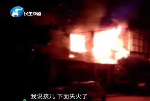 带走|12岁，母亲改嫁带走弟弟妹妹，58岁，他把瘫痪的母亲埋进墓坑