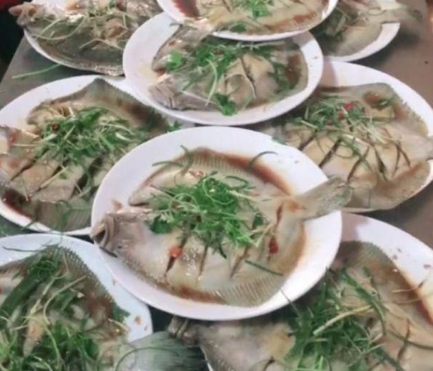 悄悄|同学嫁到农村办婚宴,我给了100元红包,看到饭菜后我悄悄离开