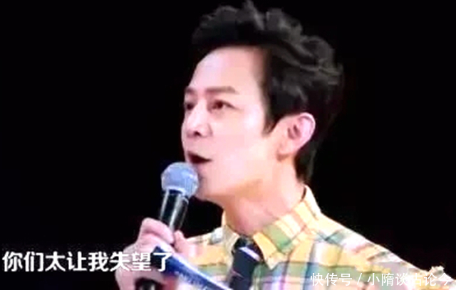 失控|节目录制失控,何炅愤怒离席,成龙一脚踹向主持人,网友直呼解气