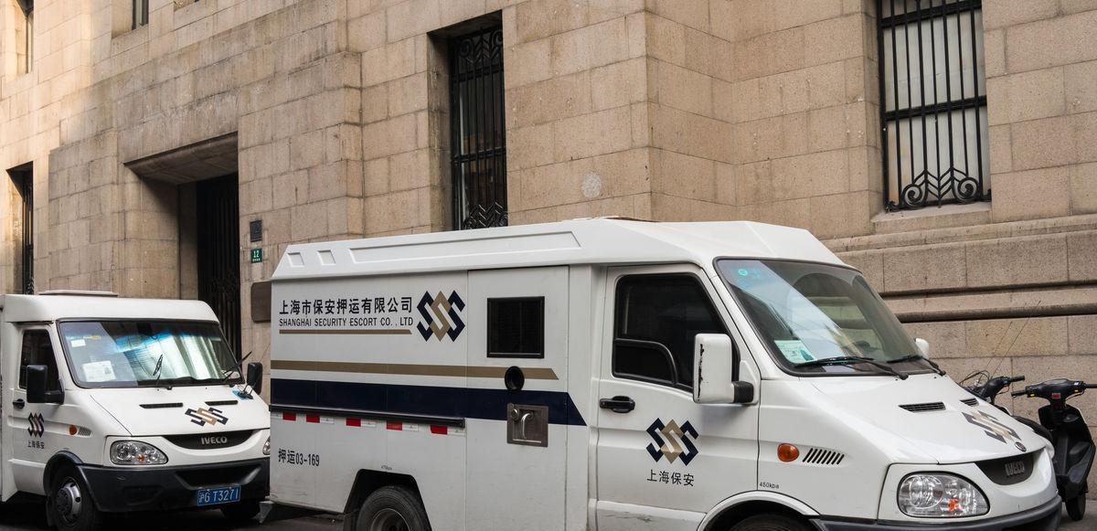  警察|除了军人和警察, 还有三种人可以合法持枪, 第三种见了最好躲开！