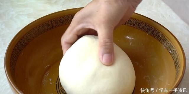  在家|马上中秋节了，教你在家做老式酥皮月饼，步骤详细，想失败都难