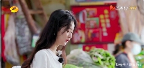  开播|《中餐厅》开播，赵丽颖被逼哭，果然，只有她才能搞定这两个男人