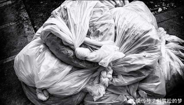  记得|塑胶袋bye！日本GAP改用再生纸袋并收费 逛街记得自备购物包