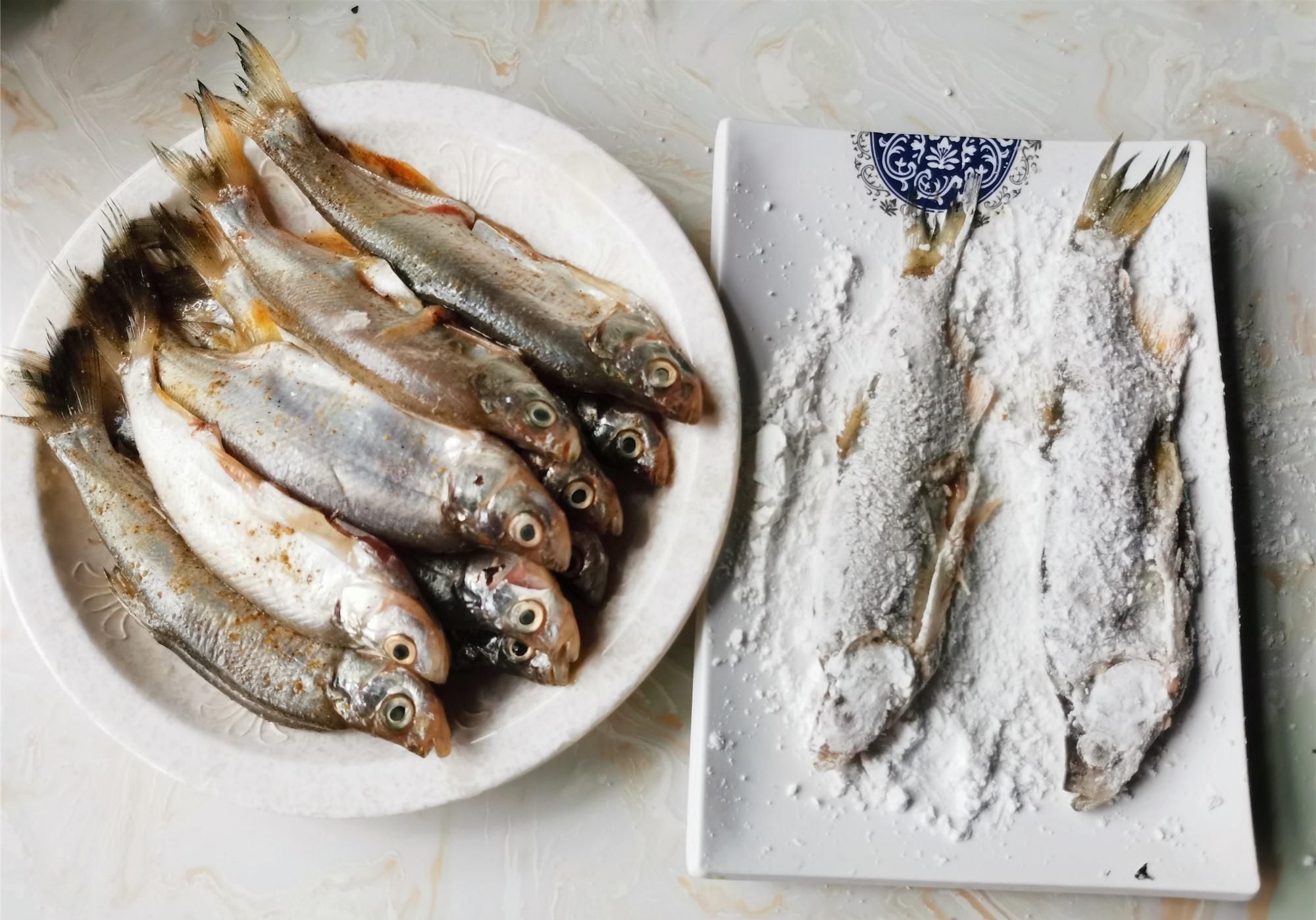 鲜香|下酒菜,除了花生米,这个菜也是下酒硬菜,金黄酥脆味道鲜香