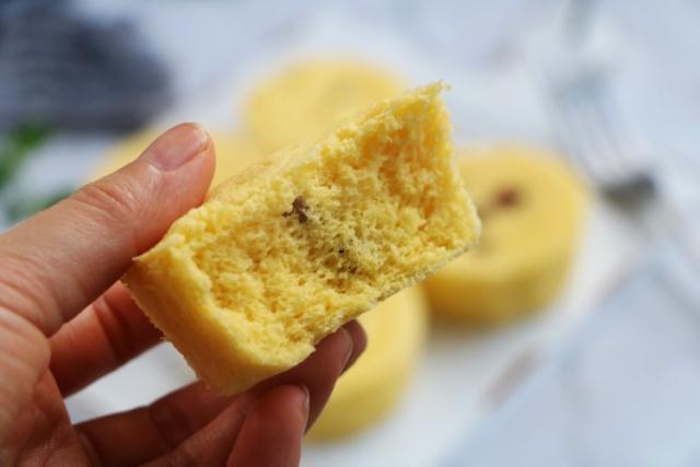 香甜|极简版蒸糕,4个鸡蛋1把面粉,不用油上锅蒸,香甜软糯味道好