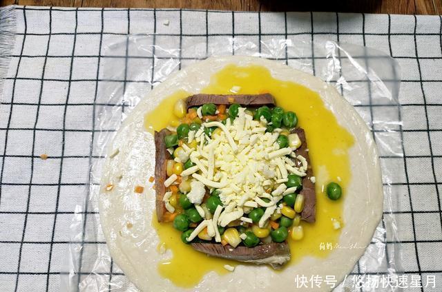 外酥|懒人早餐手抓饼巧变蔬菜鸡蛋饼,外酥里嫩,10分钟搞定早餐