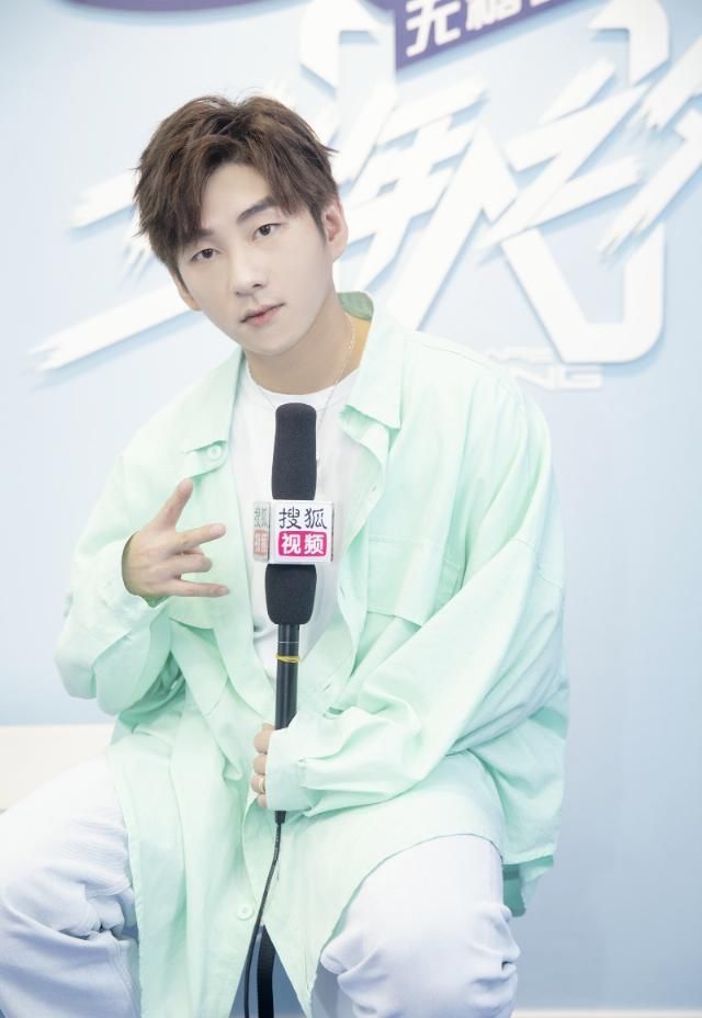 包丑|专访韩宇当导师被郭敬明夸可爱超话里除了我的表情包丑照就是互怼