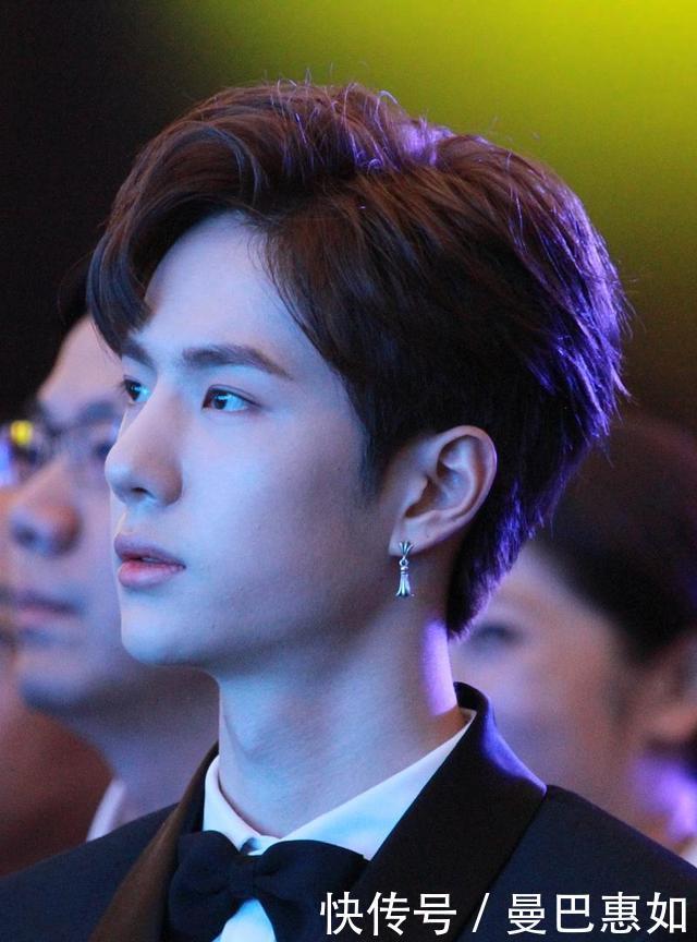  紧张|王一博录节目的时候忘记关麦，后台人员立刻紧张