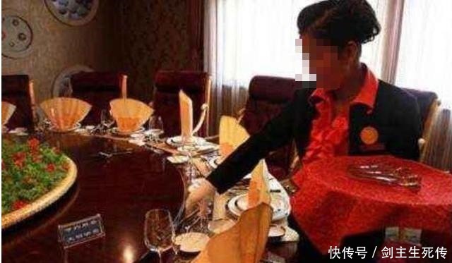 闺蜜|闺蜜相亲,男方只请吃面条,笑他抠,结账时服务员开口,才知中计