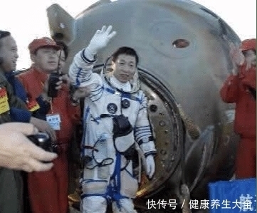 照明信号弹|中国宇航员为什么一定要带枪?真的有外星人?比你想象的还严重