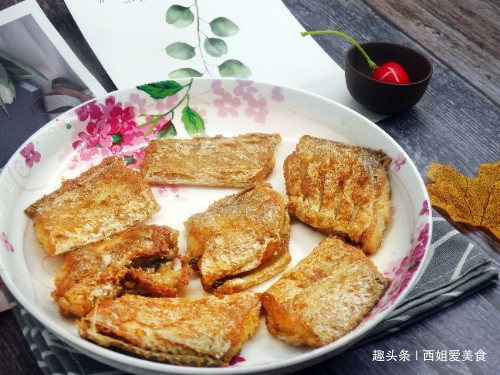 面粉|煎鱼时,有人抹姜汁,有人拍面粉,都不对!厨师长教你正确做法