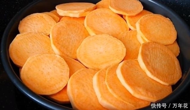 面包|红薯里加一个鸡蛋,不用烤箱,不用锅烙,简单一做,比面包还好吃