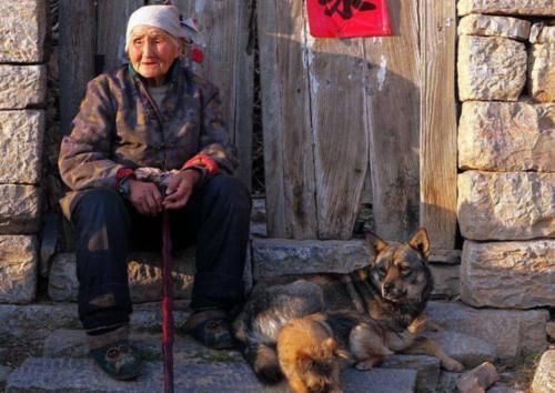 儿女|农村的“假孝顺”风气蔓延，很多子女中招，老人只能偷偷抹泪