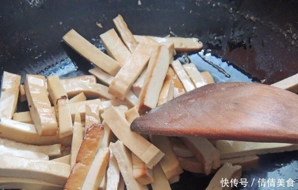  才能|香干要怎么做才能柔软又入味？原来放水有讲究，出锅之后比肉好吃