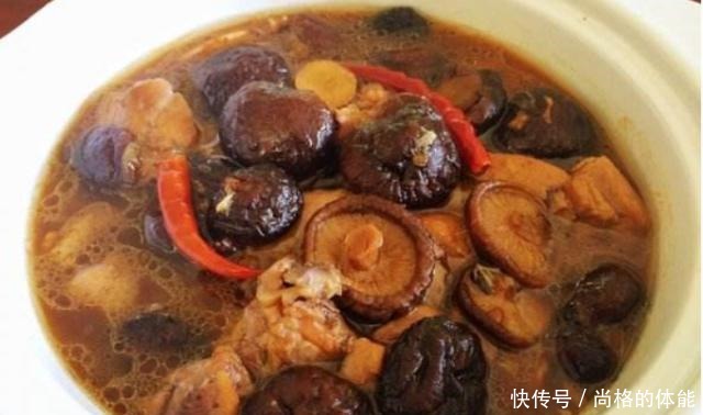 就可以|一道地地道道的东北菜,营养价值很高,美味的小鸡炖蘑菇