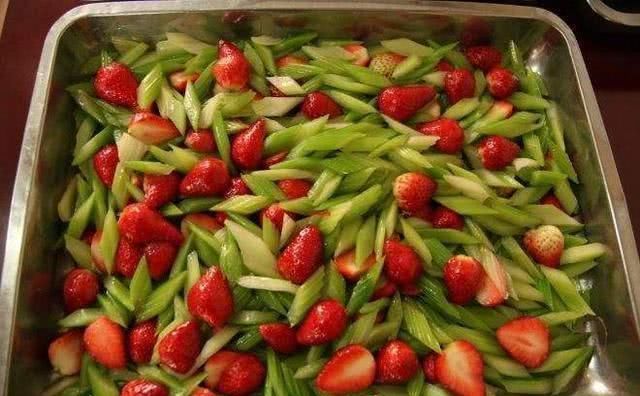 鸡蛋|被大学食堂逼出来的坚强,“蚂蚁蒸鸡蛋”上榜,学生却难以下嘴