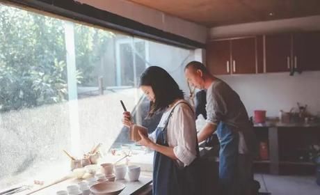 小院|20多岁的年龄差距,却把一个破烂的农家小院变成了“桃花源”