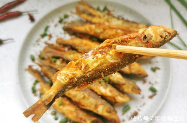  连刺|白条鱼怎么做好吃分享农村家常做法，焦香酥脆，连刺都能吃