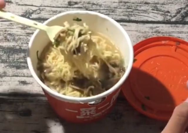 路线|今麦郎推出“高科技”方便面，蒸一蒸就能吃，网友走起养生路线