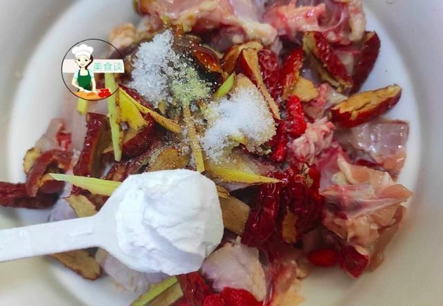 好吃|木耳跟此菜是绝配,蒸一蒸就好,营养好吃不上火,常吃提高免疫力