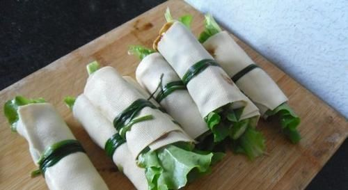 调料|豆皮也有新吃法,像春卷皮一样卷一卷,蘸上料汁清爽可口解油腻