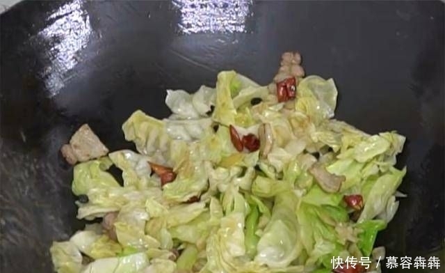 包菜|一种有两种口味的食物,手撕包菜有辣的,糖醋莲白有酸的