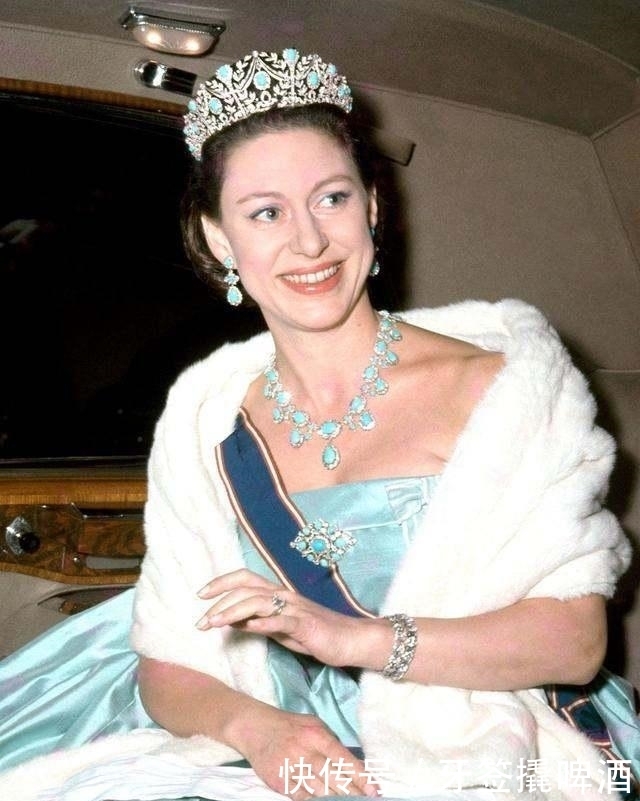 戴着|英女王妹妹的华美皇冠,各个价值连城,有一顶绿松石皇冠不知去向